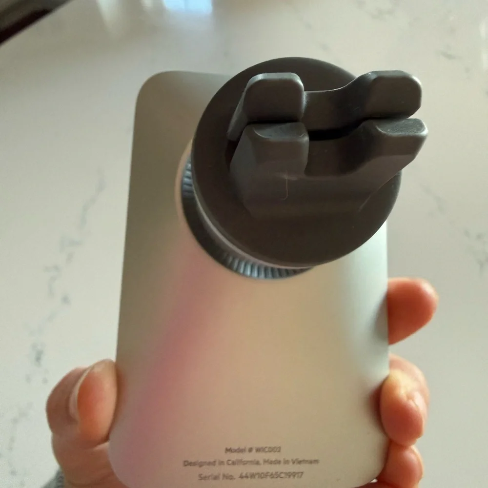 Belkin White Magnetic Car Phone Mount
